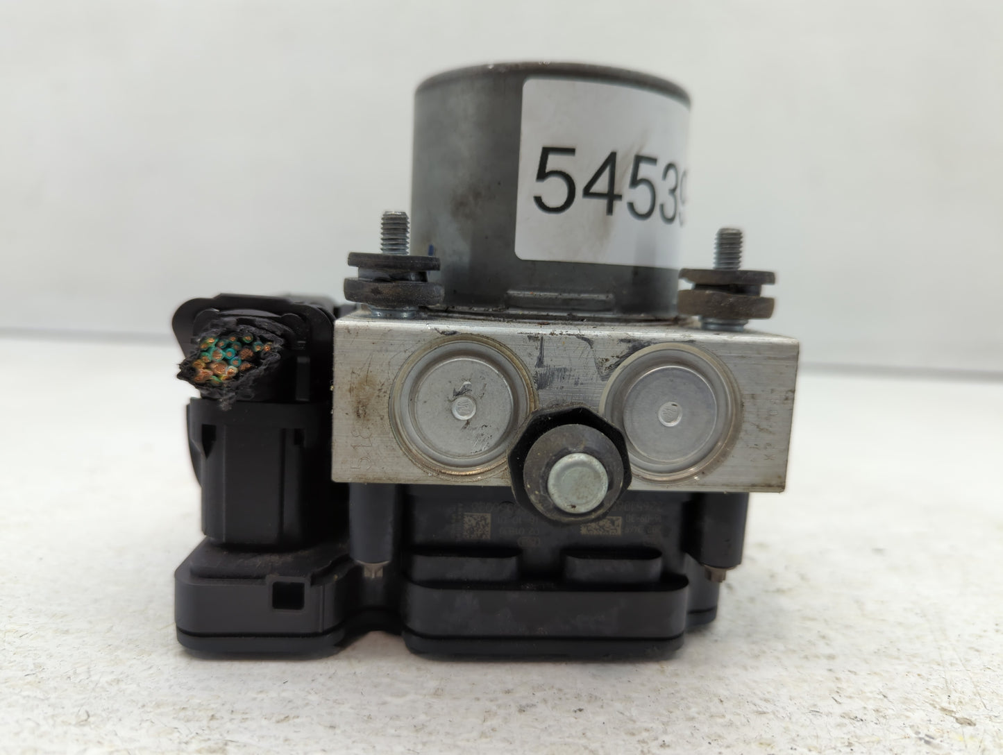 2017 Dodge Caravan ABS Pump Control Module Replacement P/N:6883803AC Fits Fits 2015 2016 2018 2019 2020 OEM Used Auto Parts 