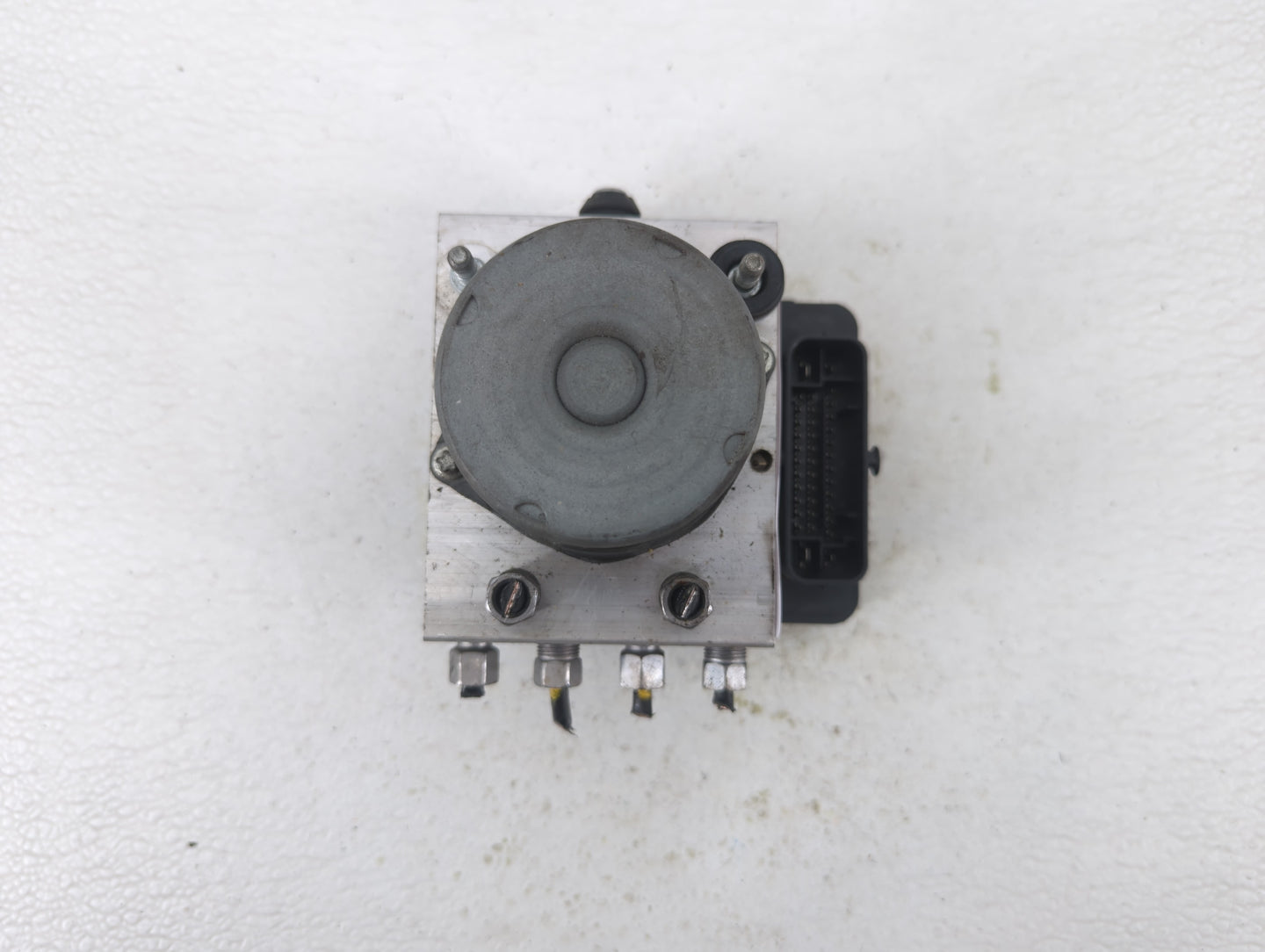 2017 Dodge Caravan ABS Pump Control Module Replacement P/N:P68183803AC Fits Fits 2015 2016 2018 2019 2020 OEM Used Auto Part