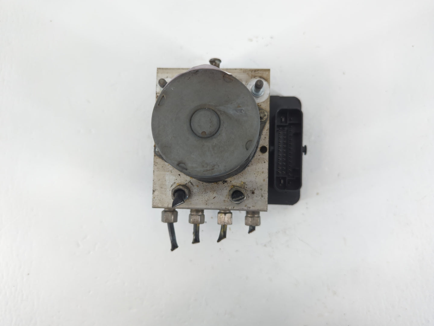 2017 Dodge Caravan ABS Pump Control Module Replacement P/N:P68183803AC Fits Fits 2015 2016 2018 2019 2020 OEM Used Auto Part