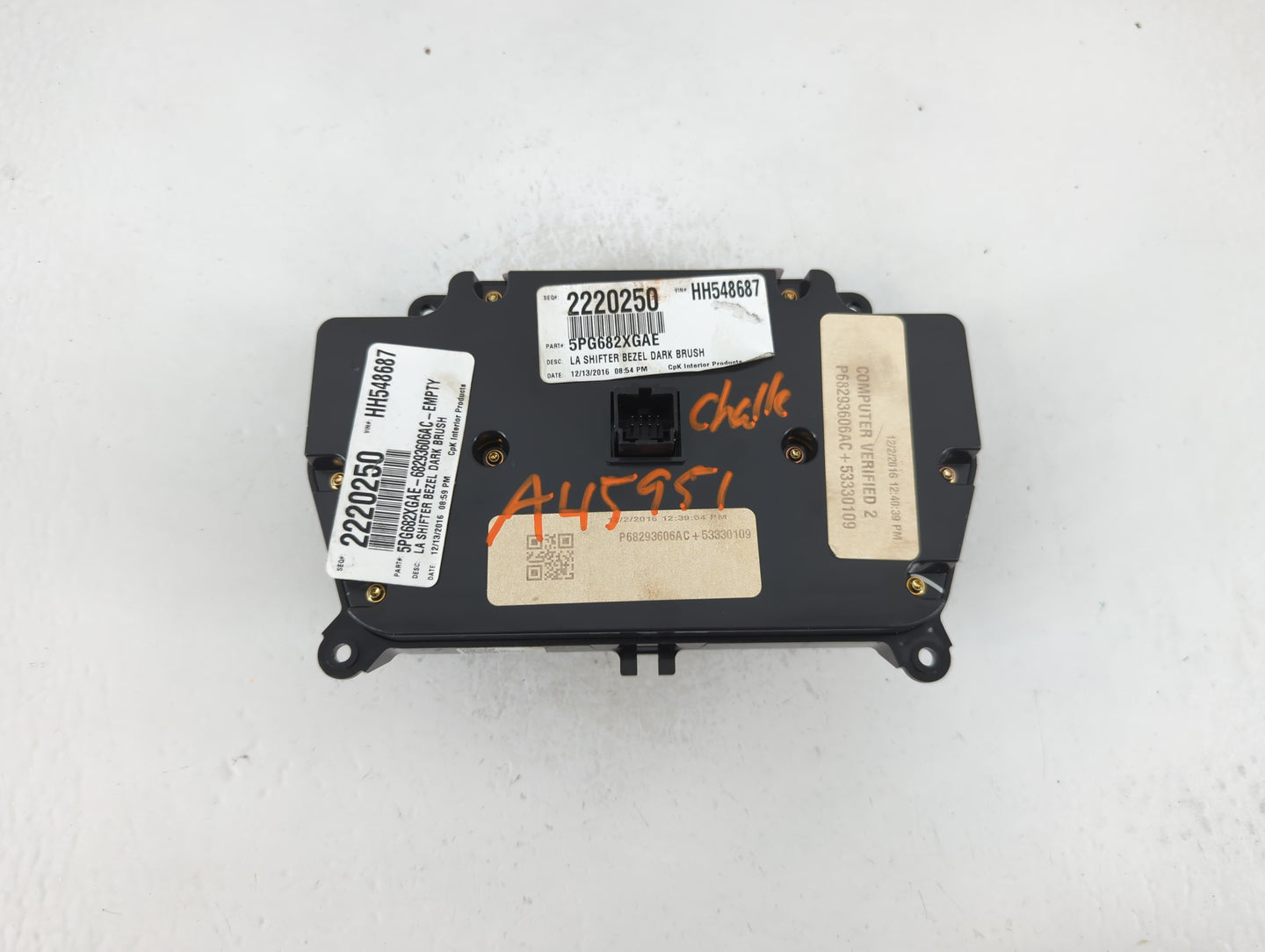 2017 Dodge Challenger Climate Control Module Temperature AC/Heater Replacement P/N:2220250 Fits OEM Used Auto Parts - Oemuse