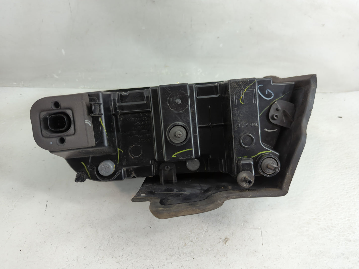 2015-2022 Dodge Challenger Tail Light Assembly Driver Left OEM P/N:00186000-140000 68403955-AB Fits OEM Used Auto Parts - Oe