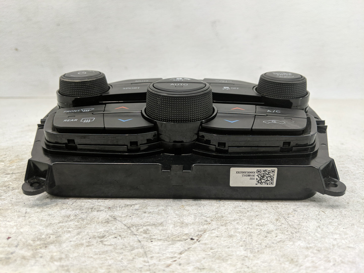 2017 Dodge Challenger Climate Control Module Temperature AC/Heater Replacement P/N:2220250 Fits OEM Used Auto Parts - Oemuse