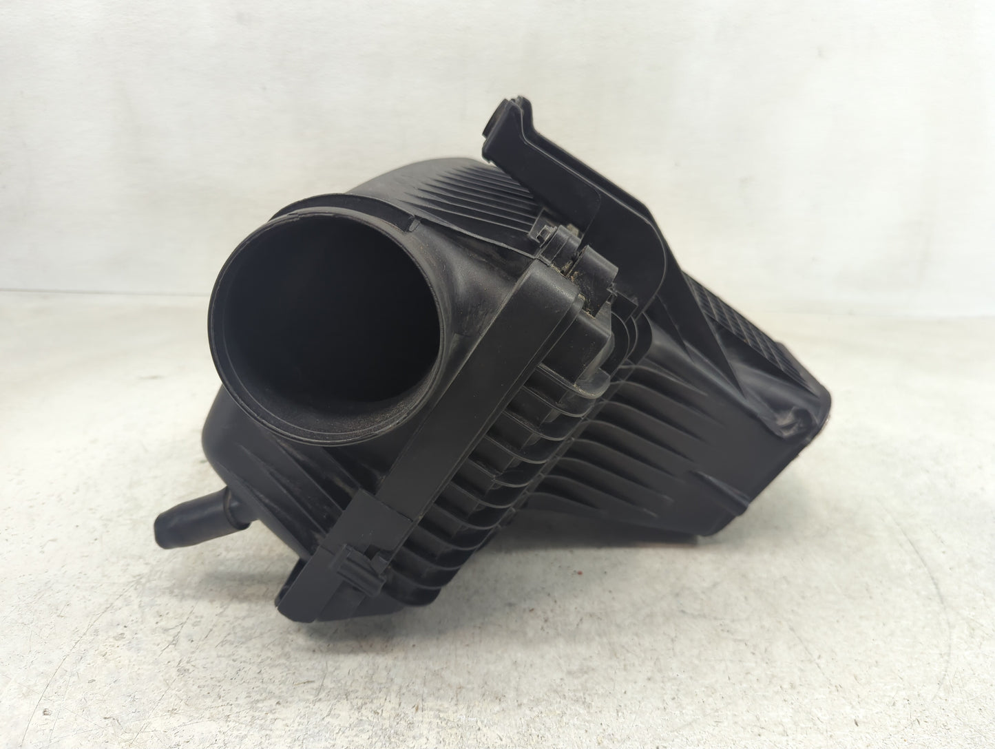 2011-2019 Dodge Challenger Air Cleaner Intake-duct Hose Tube - Oemusedautoparts1.com