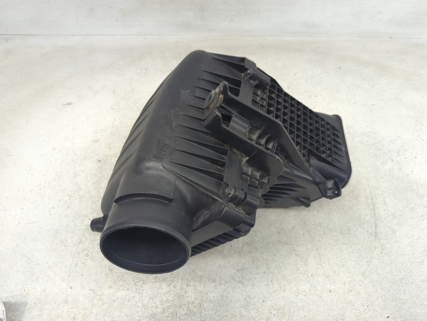 2011-2019 Dodge Challenger Air Cleaner Intake-duct Hose Tube - Oemusedautoparts1.com