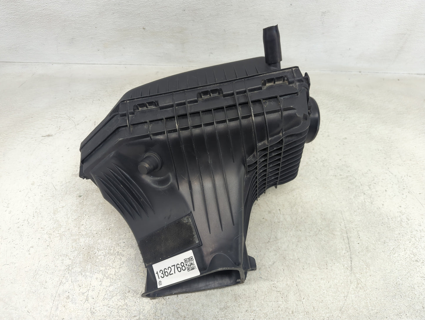 2011-2019 Dodge Challenger Air Cleaner Intake-duct Hose Tube - Oemusedautoparts1.com