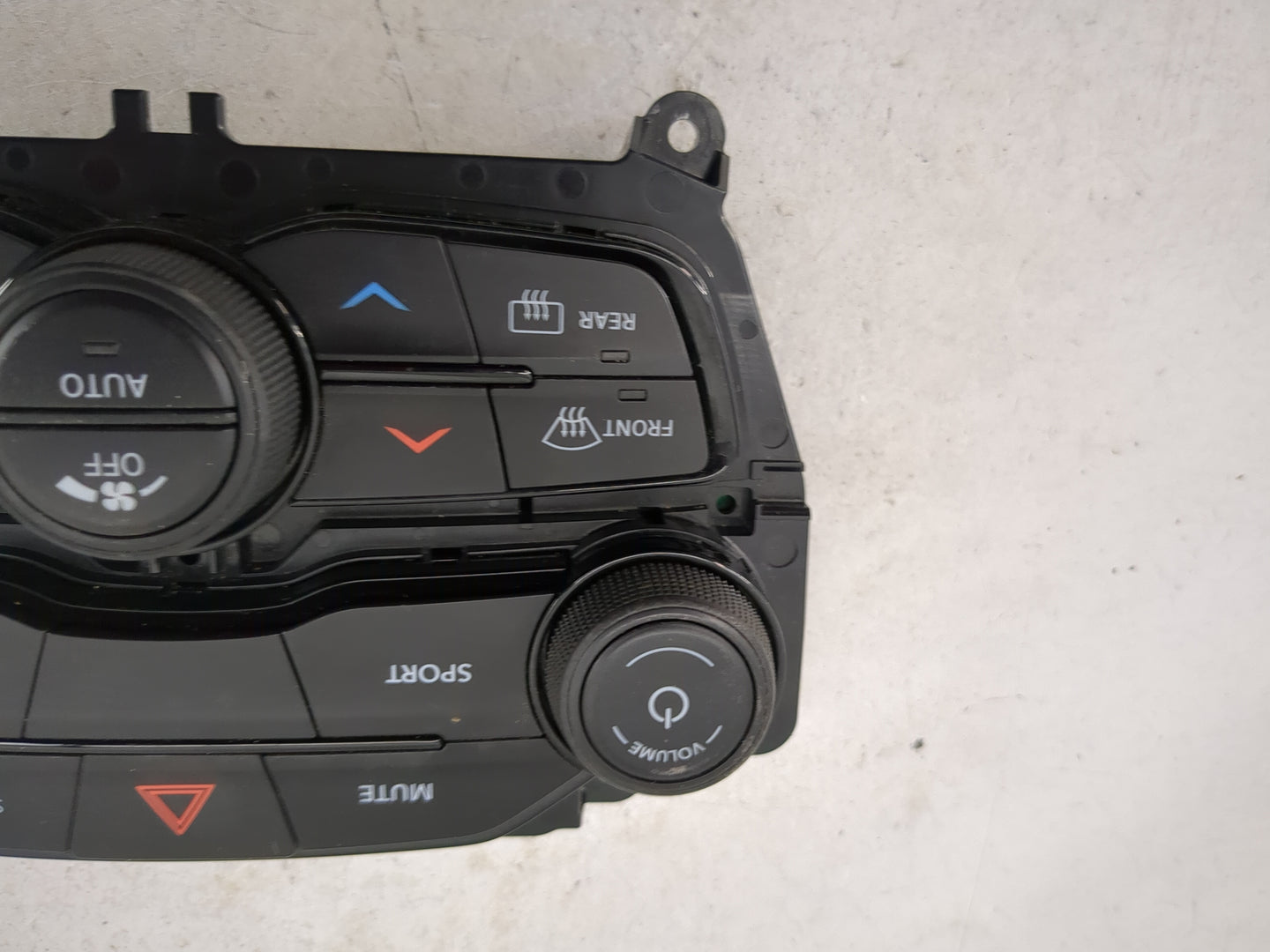2017 Dodge Challenger Climate Control Module Temperature AC/Heater Replacement P/N:5PG682XGAE P68229806AC Fits OEM Used Auto