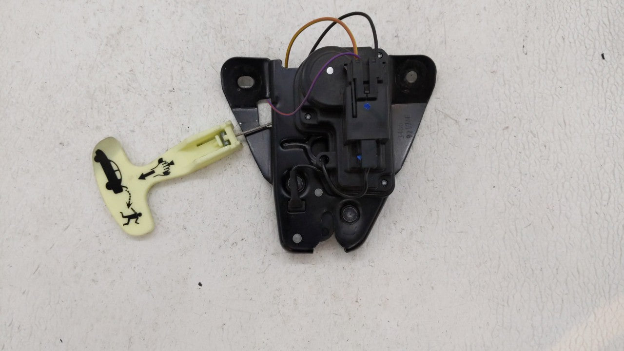 2017 Dodge Charger Lid Latch - Oemusedautoparts1.com