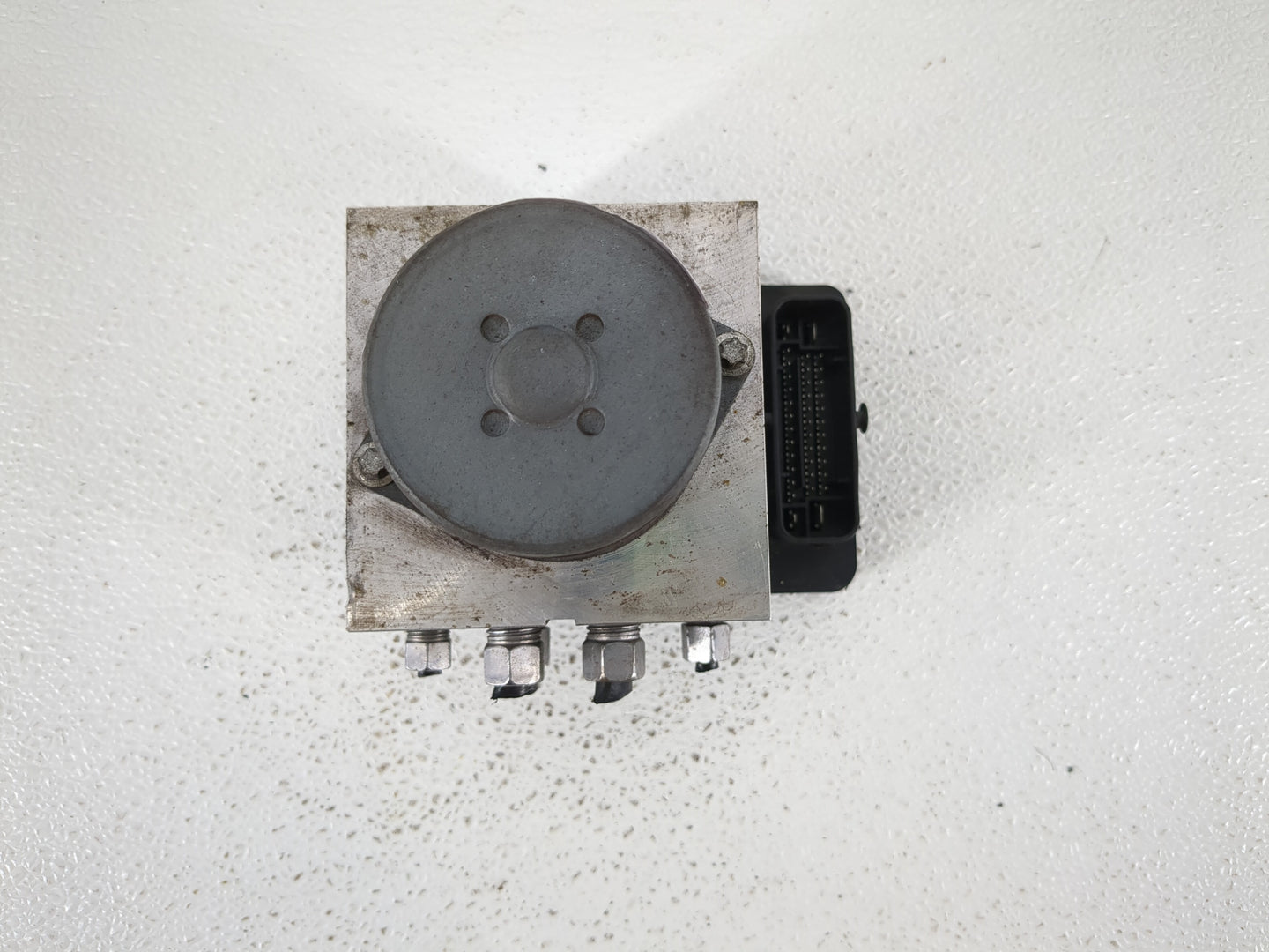 2017 Dodge Durango ABS Pump Control Module Replacement P/N:68306177AD Fits OEM Used Auto Parts - Oemusedautoparts1.com