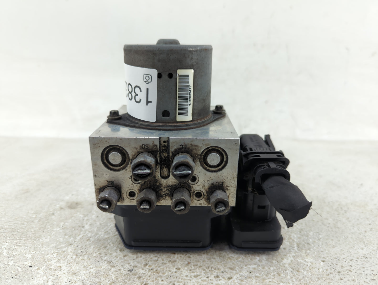 2017 Dodge Durango ABS Pump Control Module Replacement P/N:68306177AD Fits OEM Used Auto Parts - Oemusedautoparts1.com