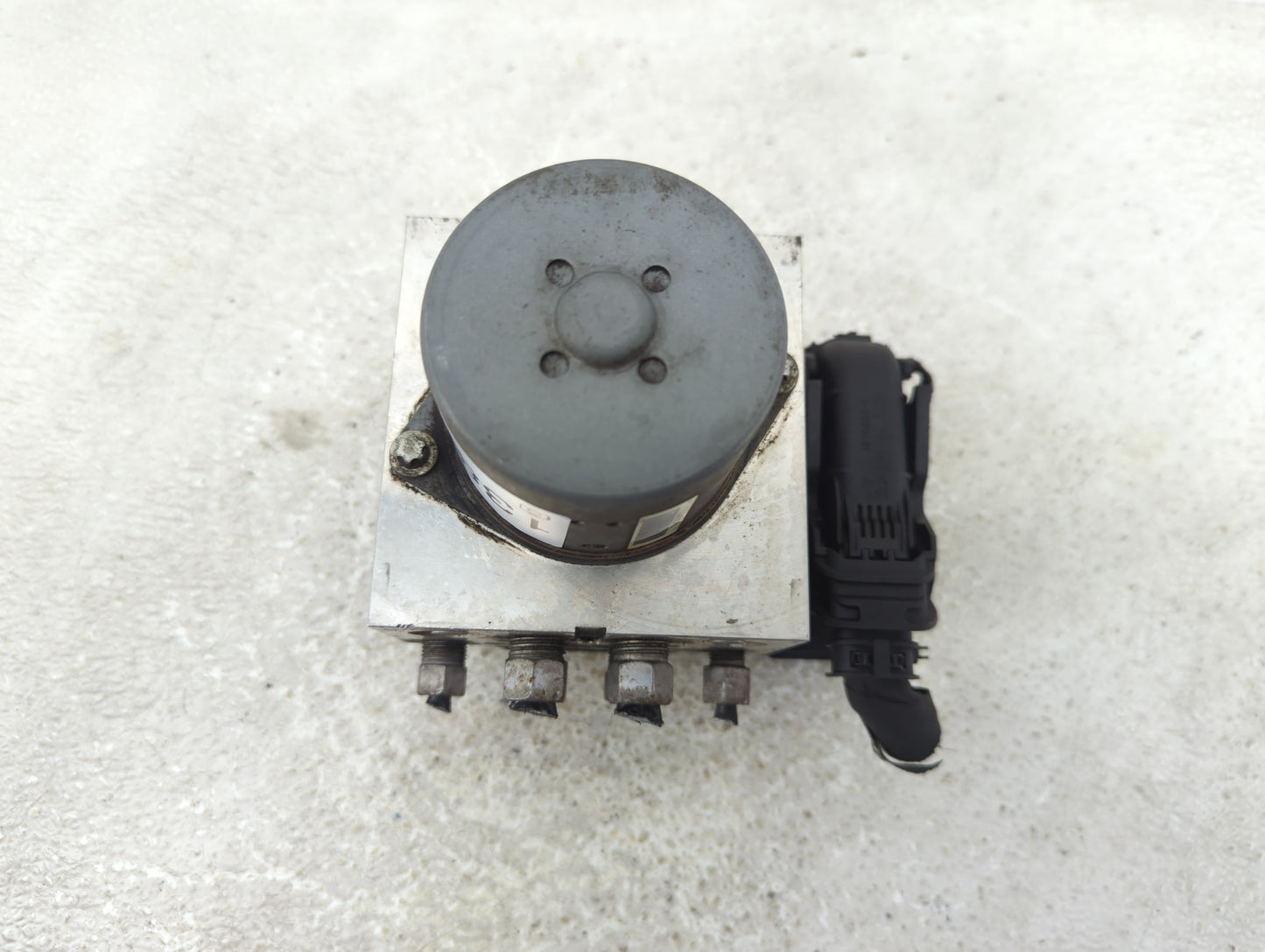 2017 Dodge Durango ABS Pump Control Module Replacement P/N:68306177AD Fits OEM Used Auto Parts - Oemusedautoparts1.com