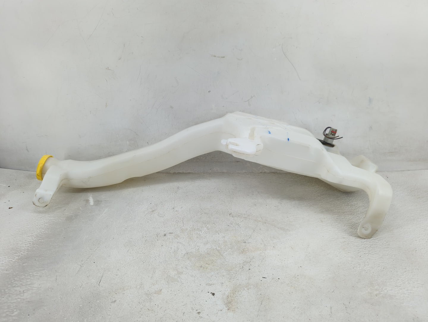 2011-2022 Dodge Durango Windshield Washer Fluid Reservoir Bottle Oem - Oemusedautoparts1.com
