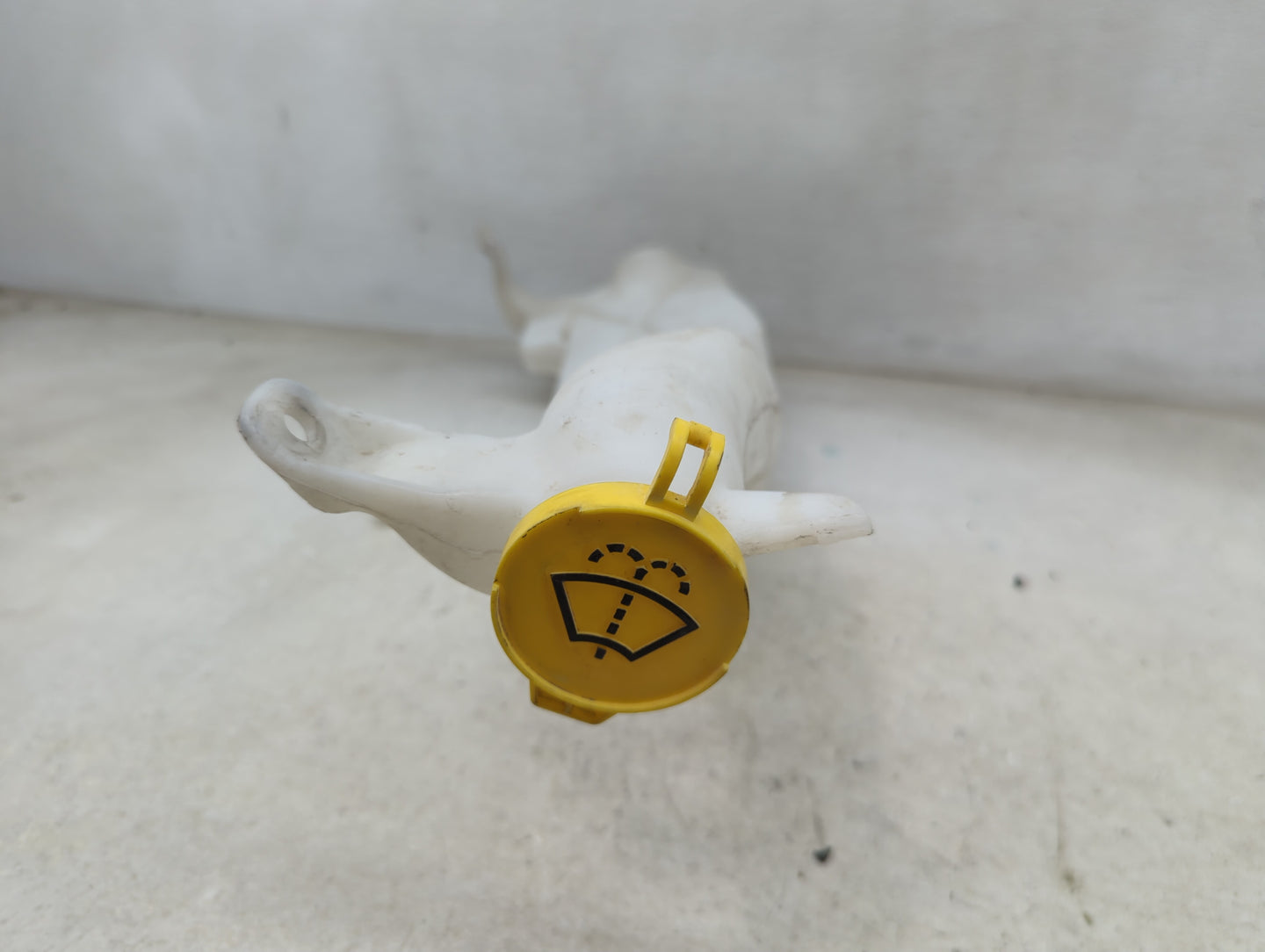 2011-2022 Dodge Durango Windshield Washer Fluid Reservoir Bottle Oem 1465890 - Oemusedautoparts1.com