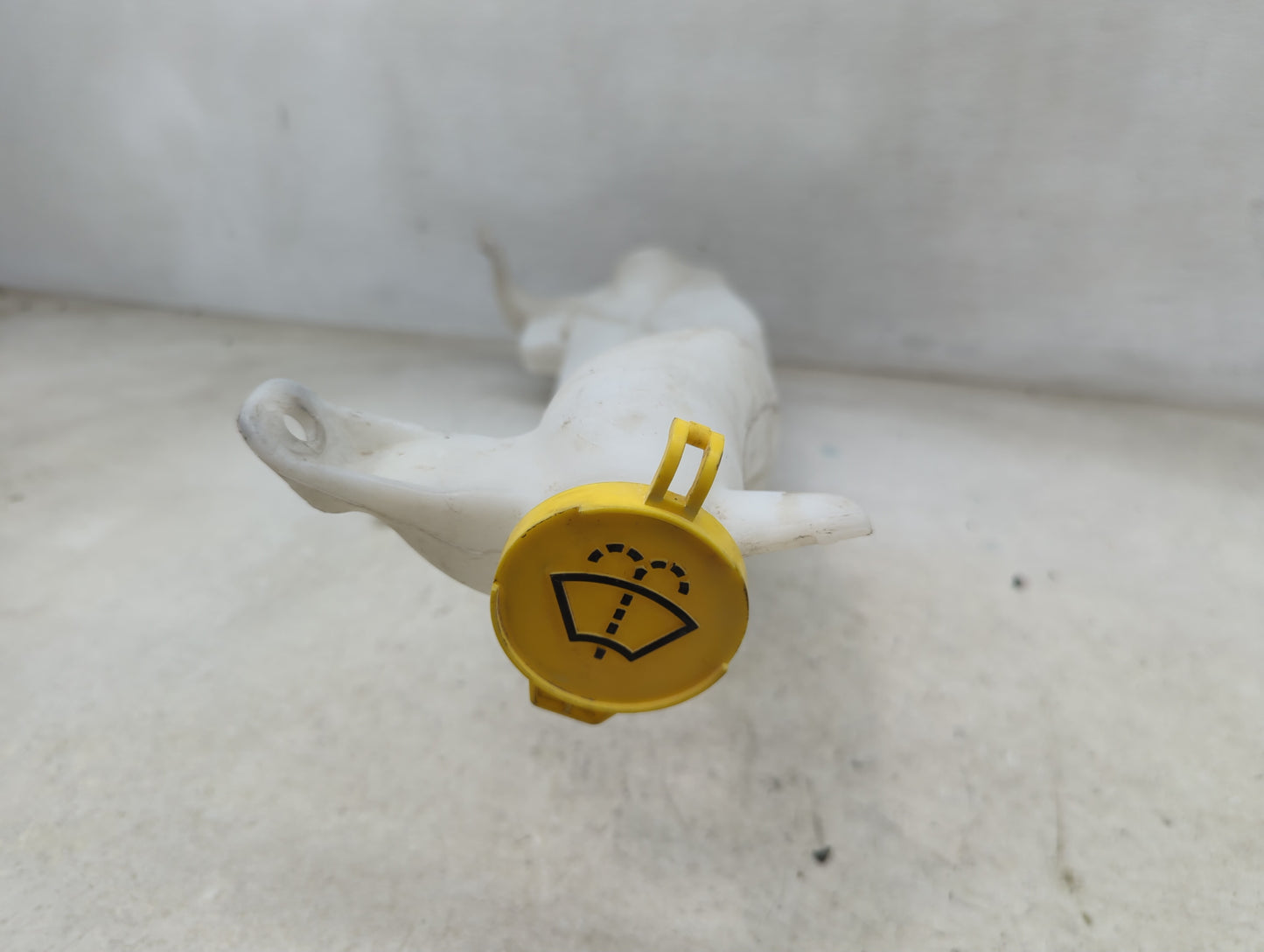 2011-2022 Dodge Durango Windshield Washer Fluid Reservoir Bottle Oem 1465890 - Oemusedautoparts1.com