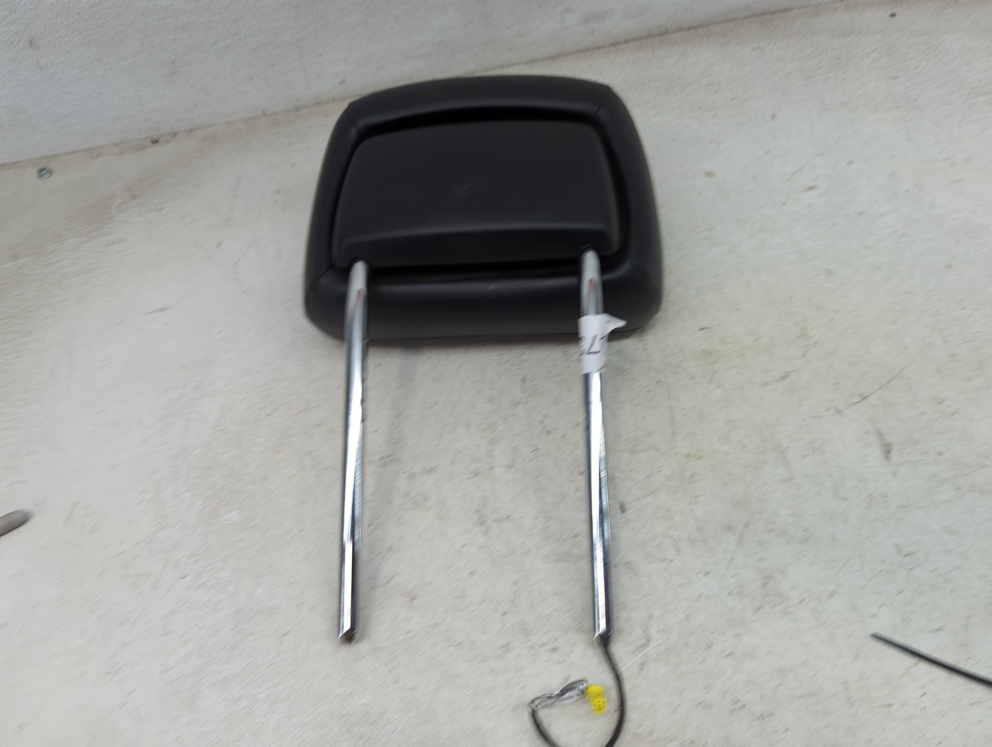2017 Dodge Durango Headrest Head Rest Front Driver Passenger Seat Fits OEM Used Auto Parts - Oemusedautoparts1.com