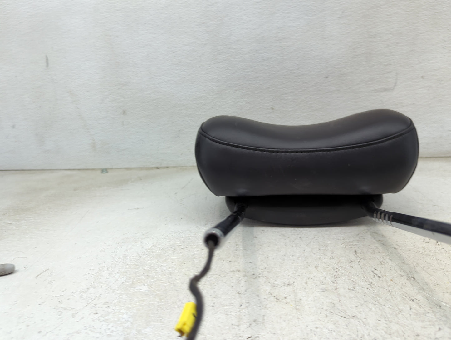 2017 Dodge Durango Headrest Head Rest Front Driver Seat Black - Oemusedautoparts1.com