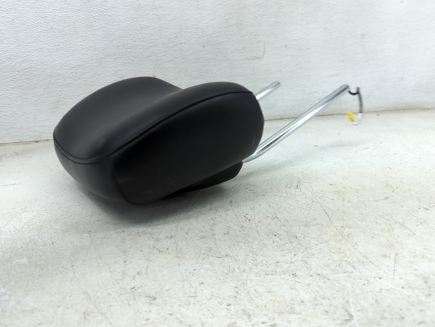 2017 Dodge Durango Headrest Head Rest Front Driver Seat Black - Oemusedautoparts1.com