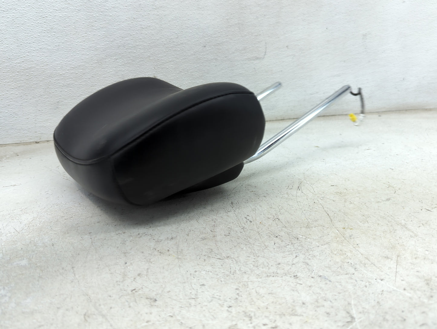 2017 Dodge Durango Headrest Head Rest Front Driver Seat Black - Oemusedautoparts1.com
