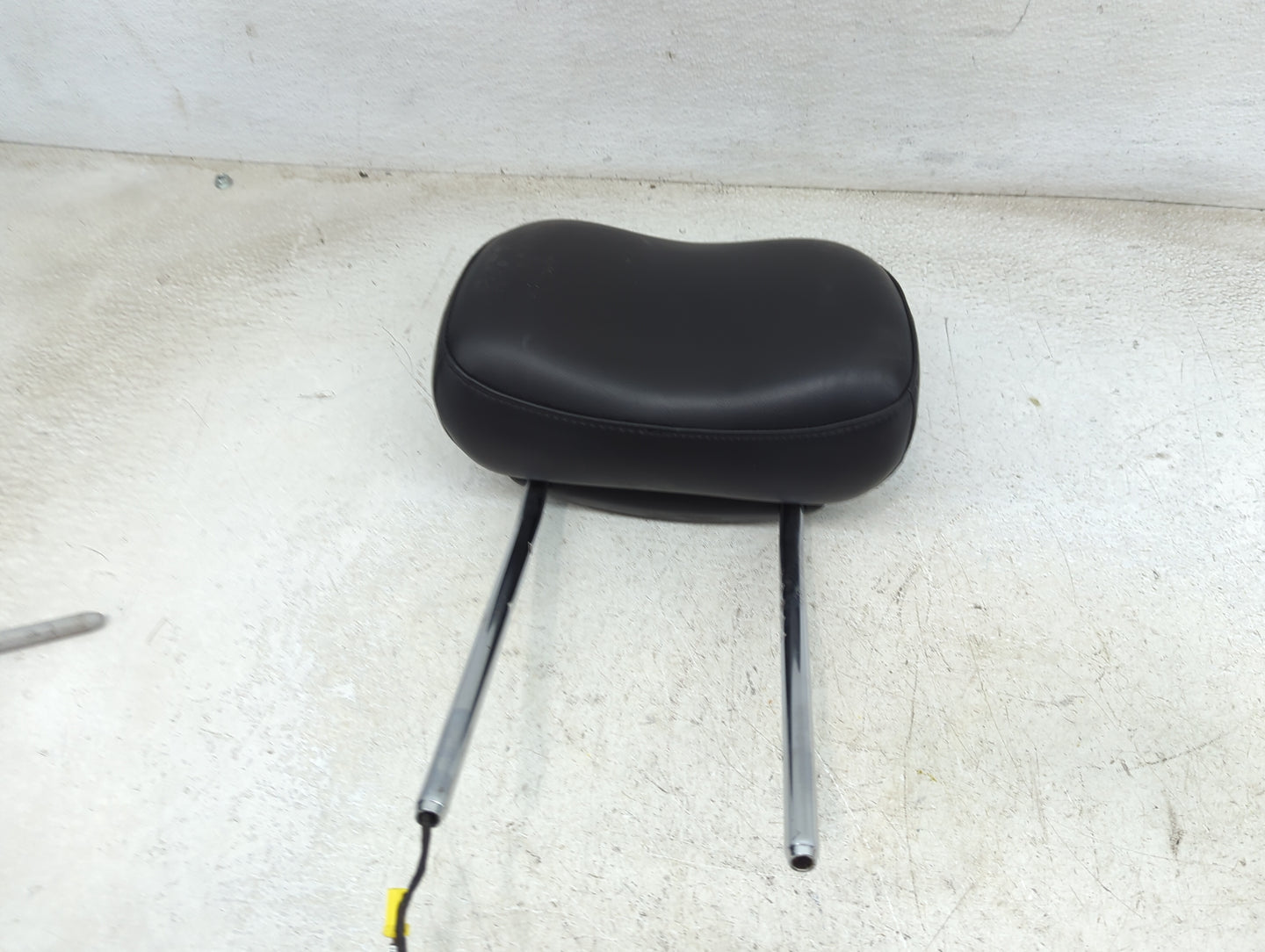 2017 Dodge Durango Headrest Head Rest Front Driver Seat Black - Oemusedautoparts1.com