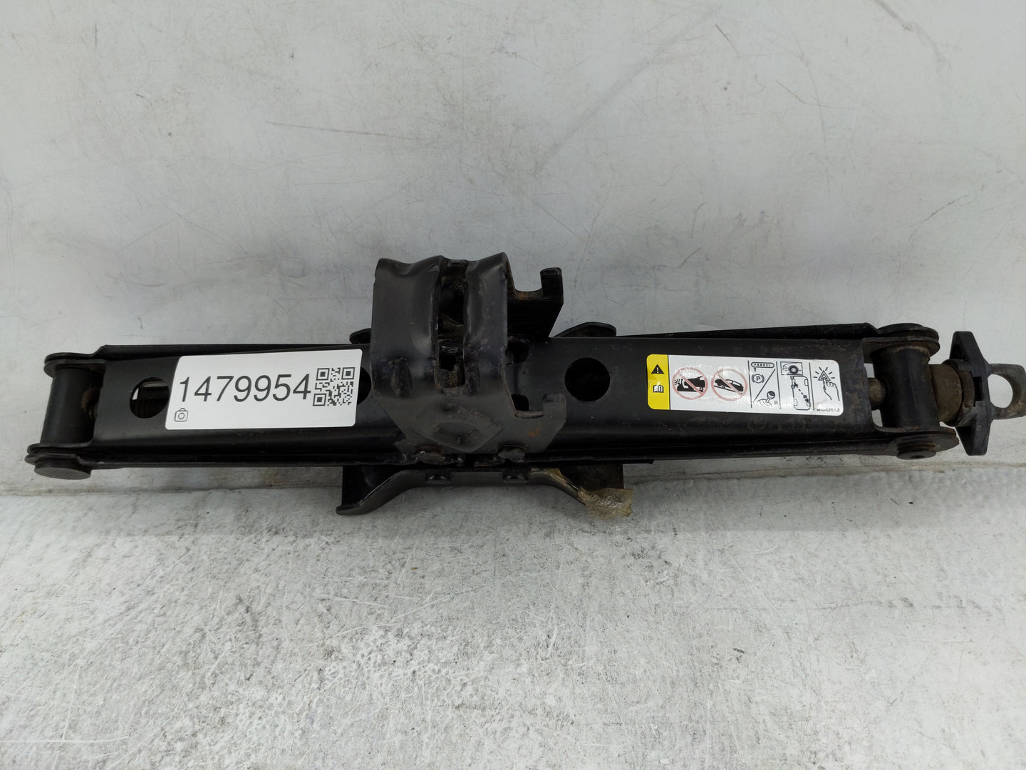 2017 Dodge Durango Spare Scissor Car Jack Black - Oemusedautoparts1.com
