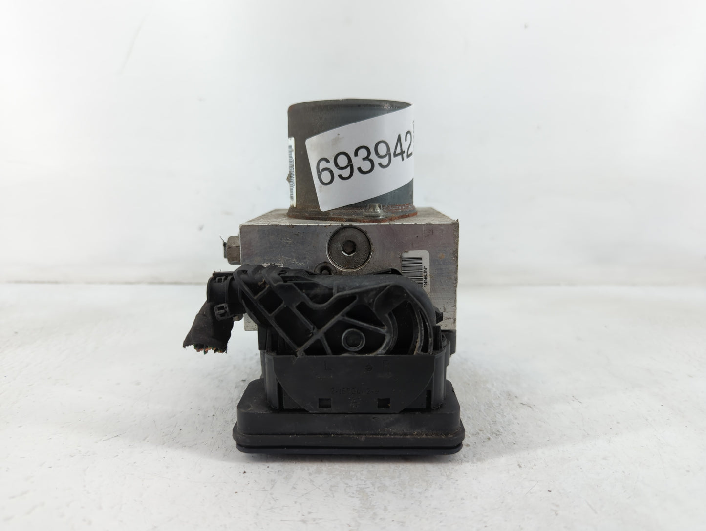 2017 Dodge Durango ABS Pump Control Module Replacement P/N:F349000 Fits OEM Used Auto Parts - Oemusedautoparts1.com