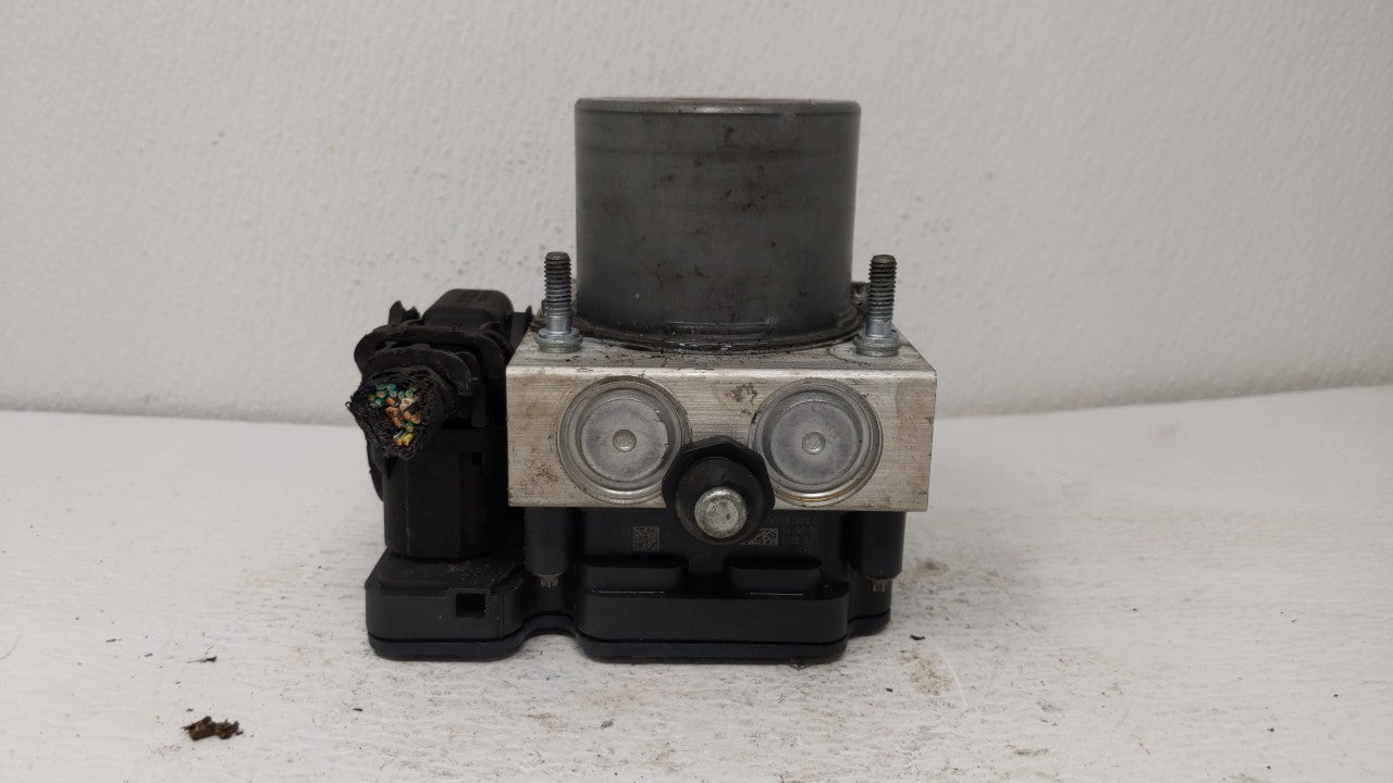 2015-2018 Dodge Grand Caravan ABS Pump Control Module Replacement P/N:P68183803AC Fits Fits 2015 2016 2017 2018 OEM Used Aut