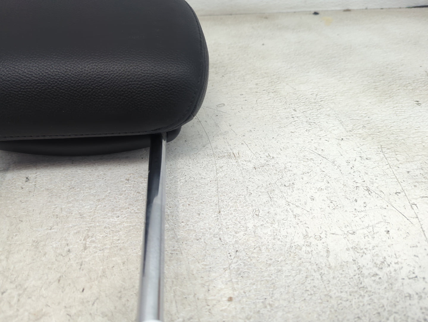 2017 Dodge Grand Caravan Headrest Head Rest Front Driver Seat Black - Oemusedautoparts1.com