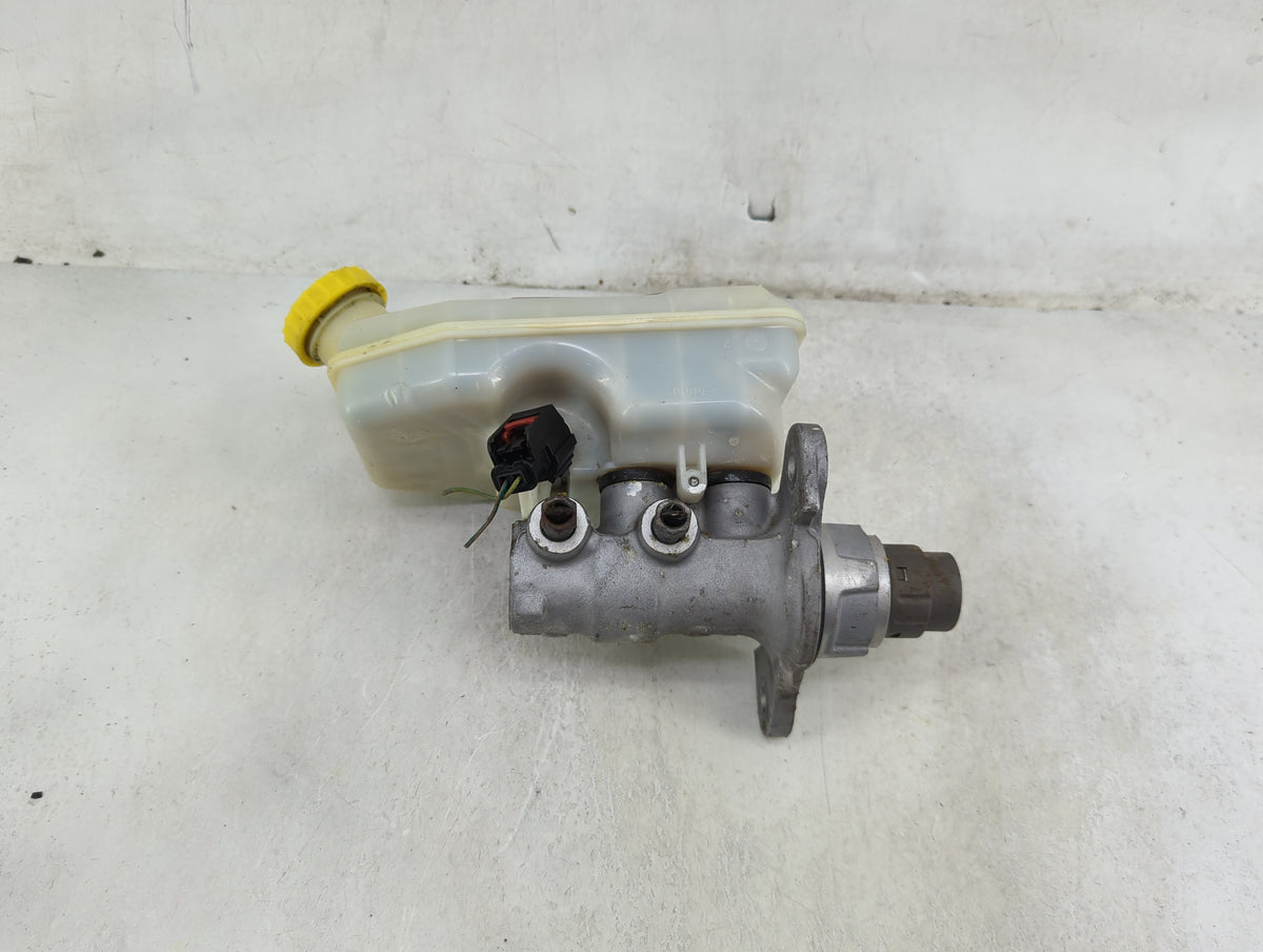 2012-2020 Dodge Grand Caravan Brake Master Cylinder 1490237 - Oemusedautoparts1.com