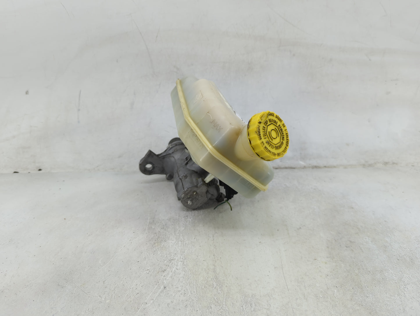 2012-2020 Dodge Grand Caravan Brake Master Cylinder 1490237 - Oemusedautoparts1.com