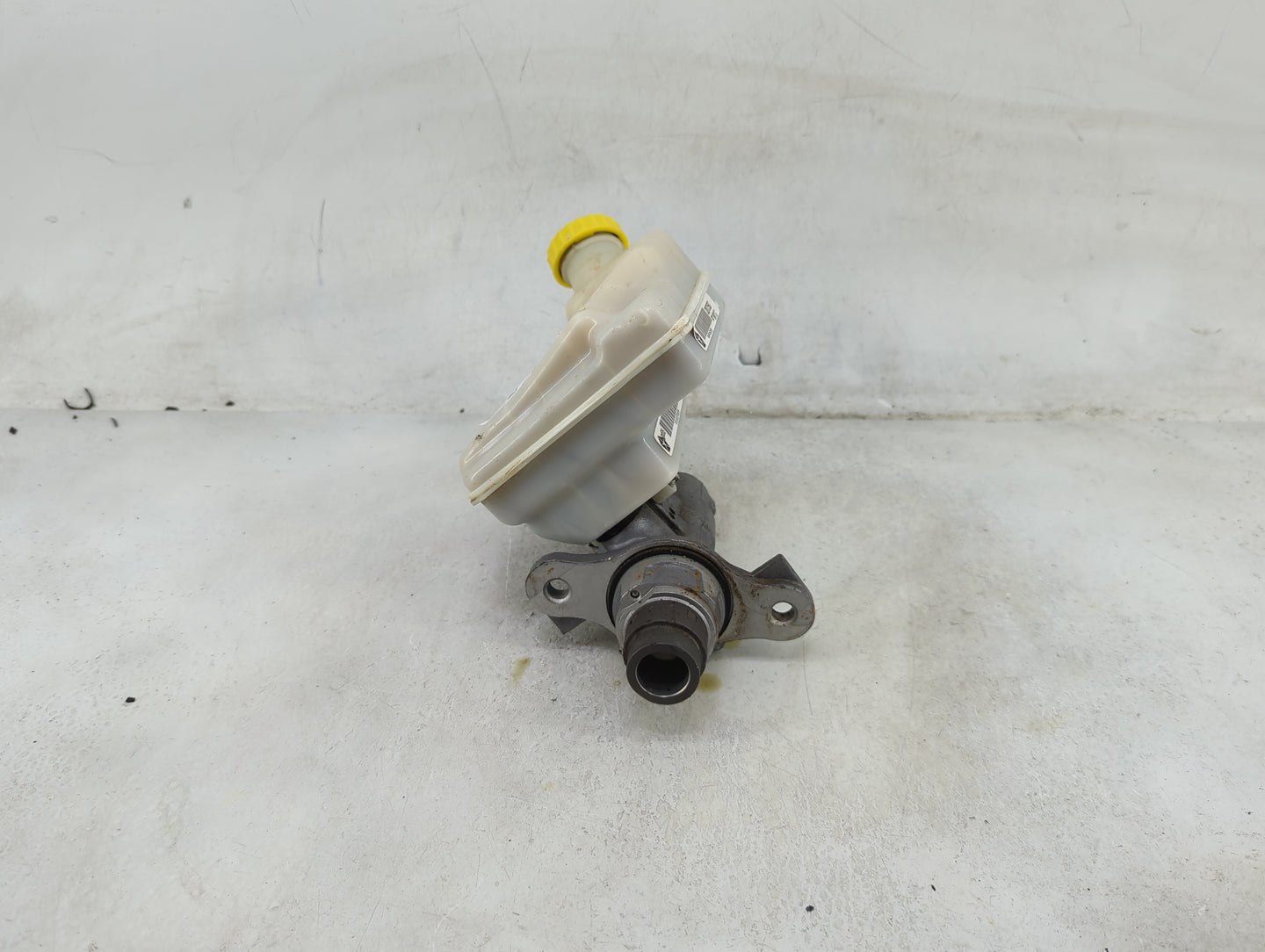 2012-2020 Dodge Grand Caravan Brake Master Cylinder 1490292 - Oemusedautoparts1.com