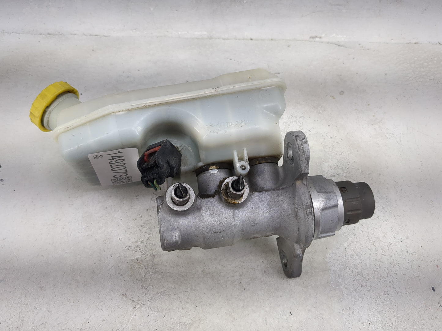 2012-2020 Dodge Grand Caravan Brake Master Cylinder 1492073 - Oemusedautoparts1.com