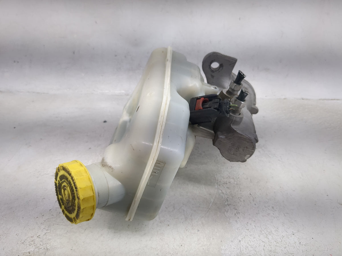 2012-2020 Dodge Grand Caravan Brake Master Cylinder 1492073 - Oemusedautoparts1.com