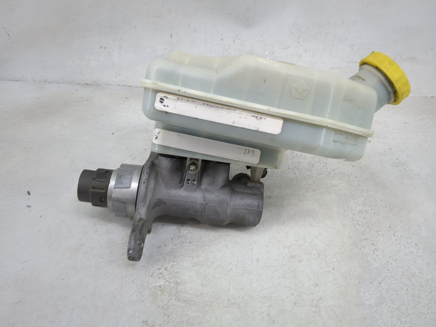 2012-2020 Dodge Grand Caravan Brake Master Cylinder 1492073 - Oemusedautoparts1.com