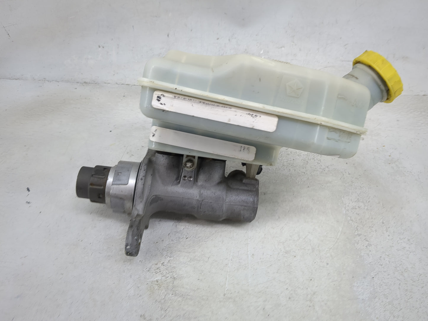 2012-2020 Dodge Grand Caravan Brake Master Cylinder 1492073 - Oemusedautoparts1.com