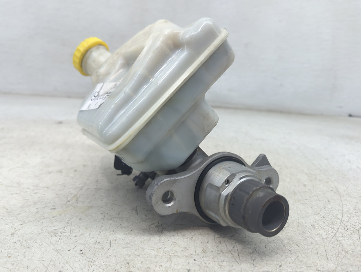 2012-2020 Dodge Grand Caravan Brake Master Cylinder 1498306 - Oemusedautoparts1.com