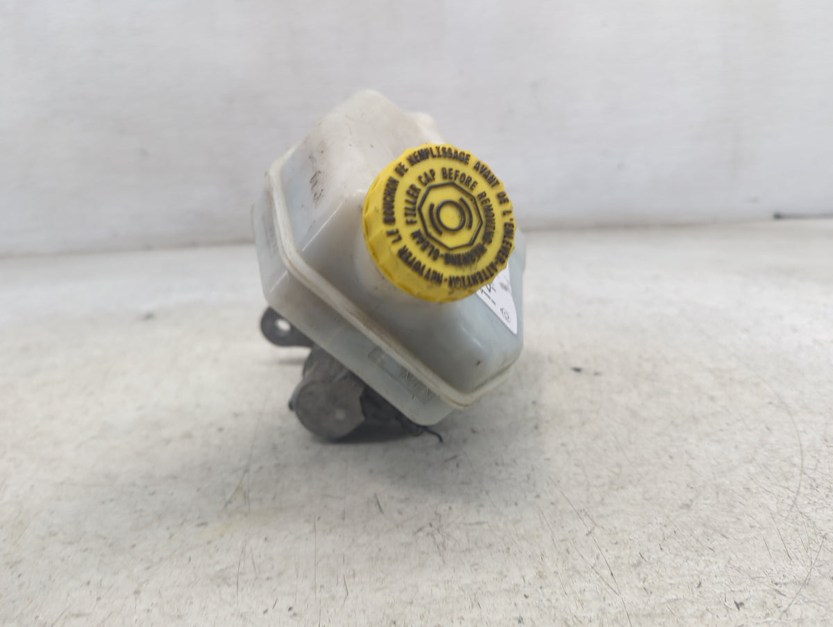 2012-2020 Dodge Grand Caravan Brake Master Cylinder 1498306 - Oemusedautoparts1.com