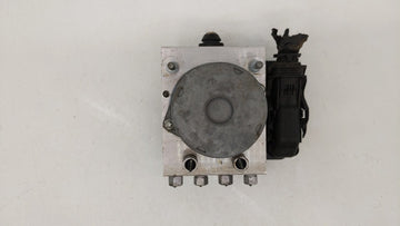 2015-2018 Dodge Grand Caravan ABS Pump Control Module Replacement P/N:P68183803AC 68183803AC Fits Fits 2015 2016 2017 2018 OEM Used Auto Parts