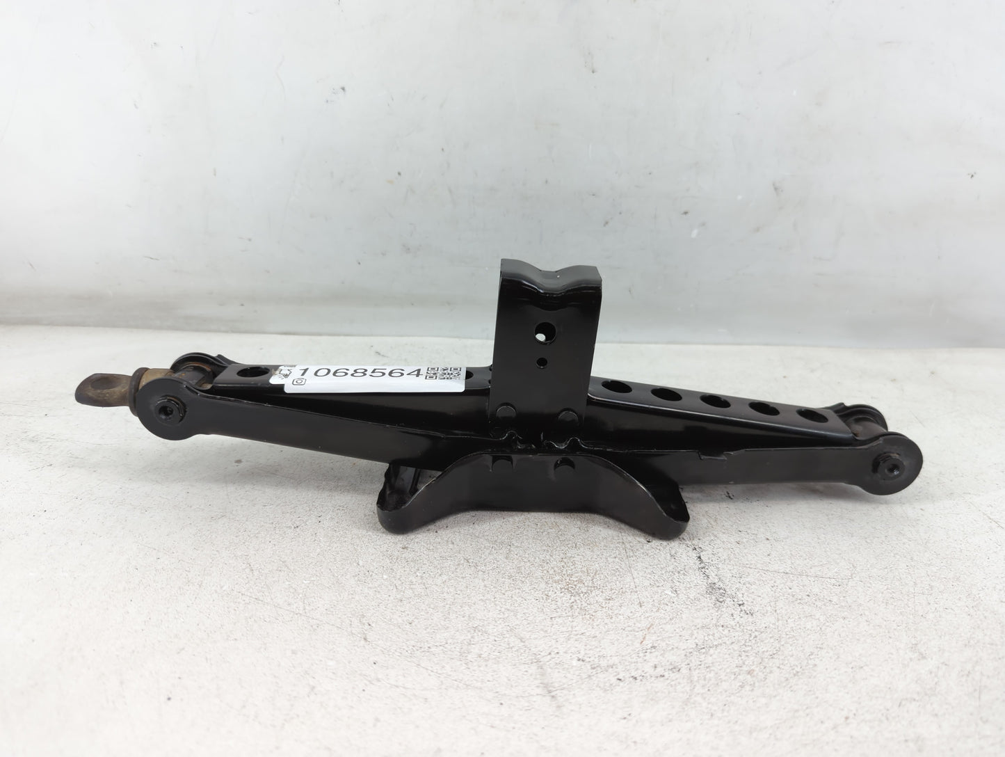 2017 Dodge Journey Spare Scissor Car Jack - Oemusedautoparts1.com
