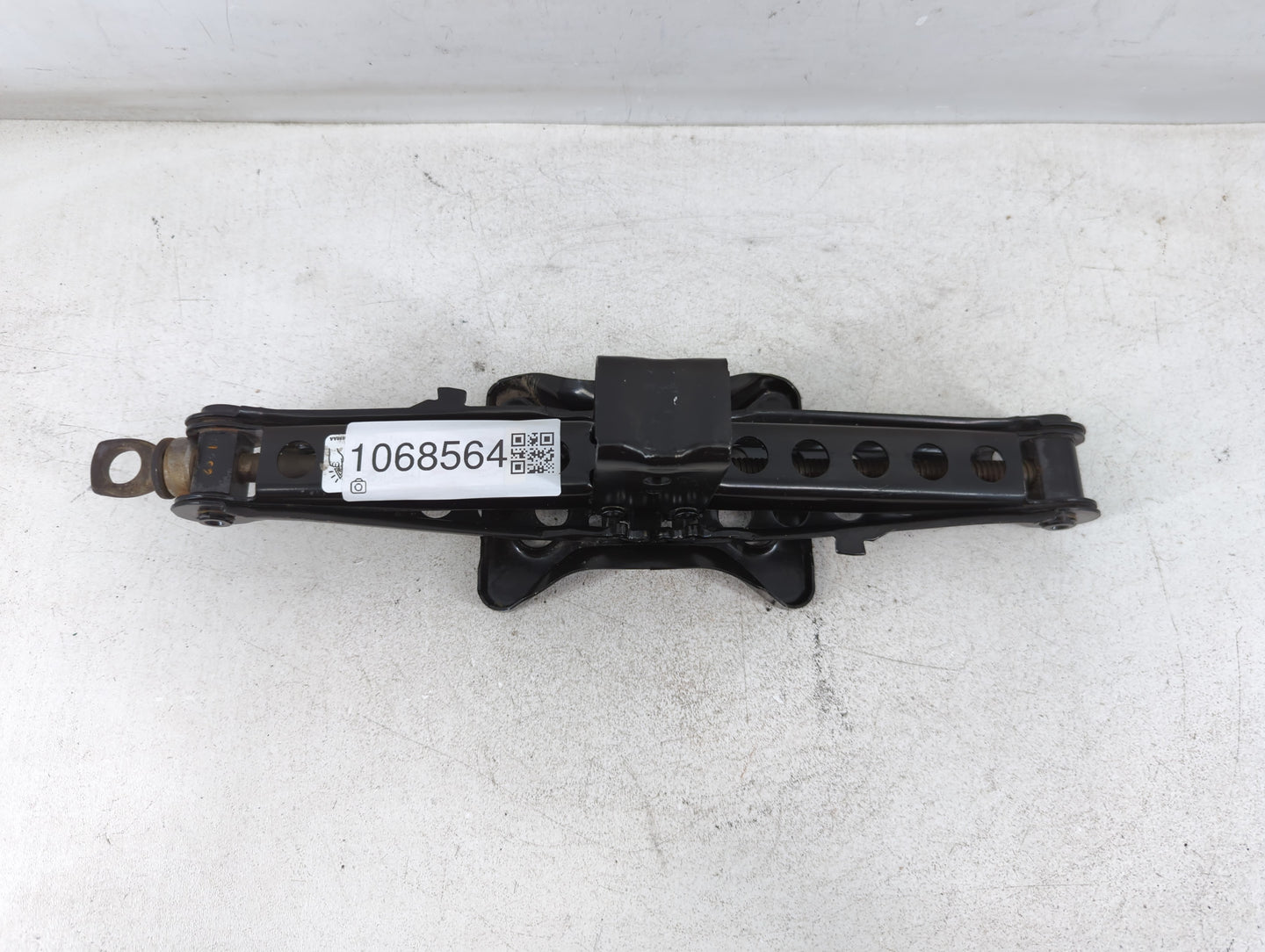 2017 Dodge Journey Spare Scissor Car Jack - Oemusedautoparts1.com