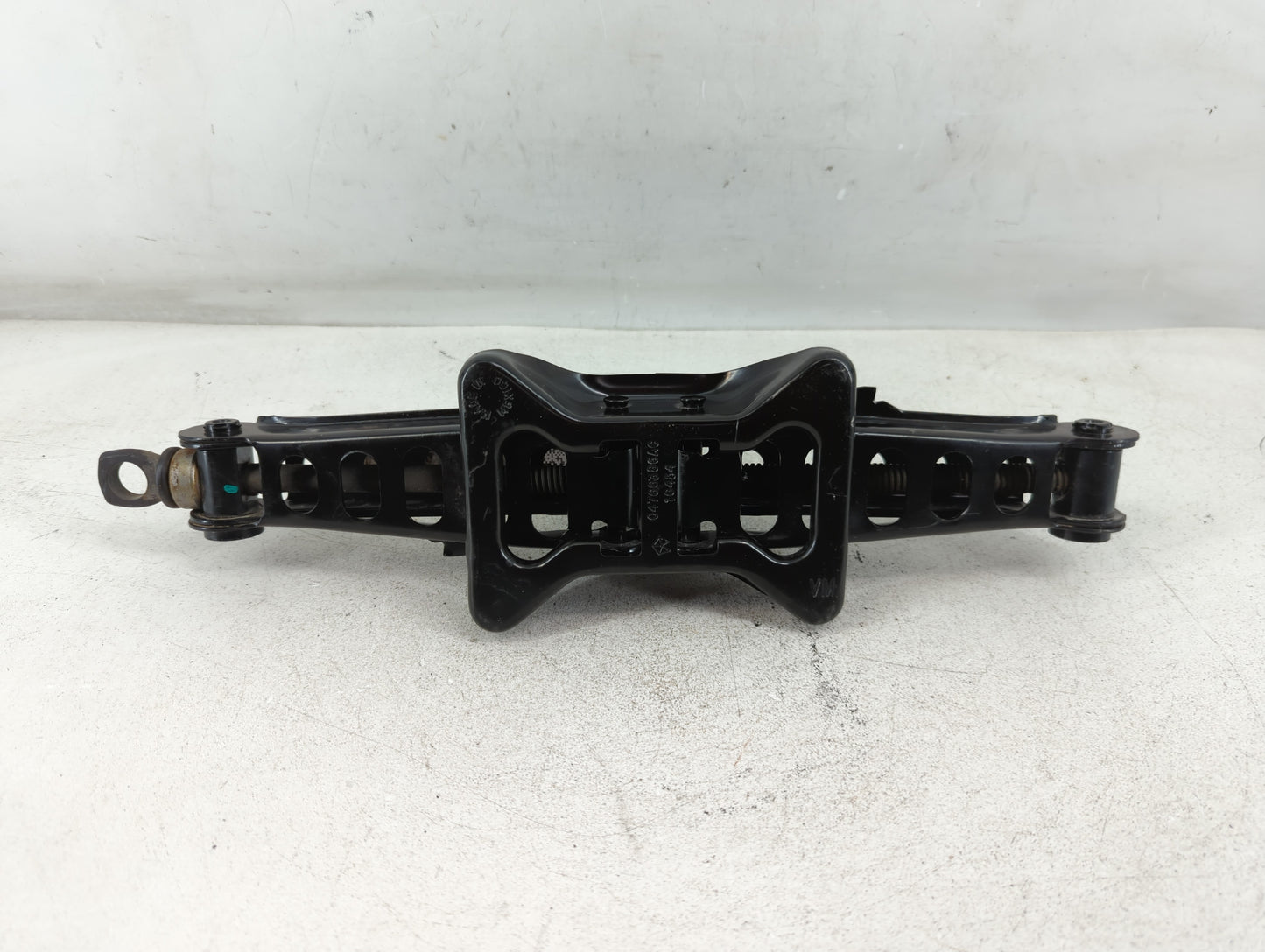 2017 Dodge Journey Spare Scissor Car Jack - Oemusedautoparts1.com