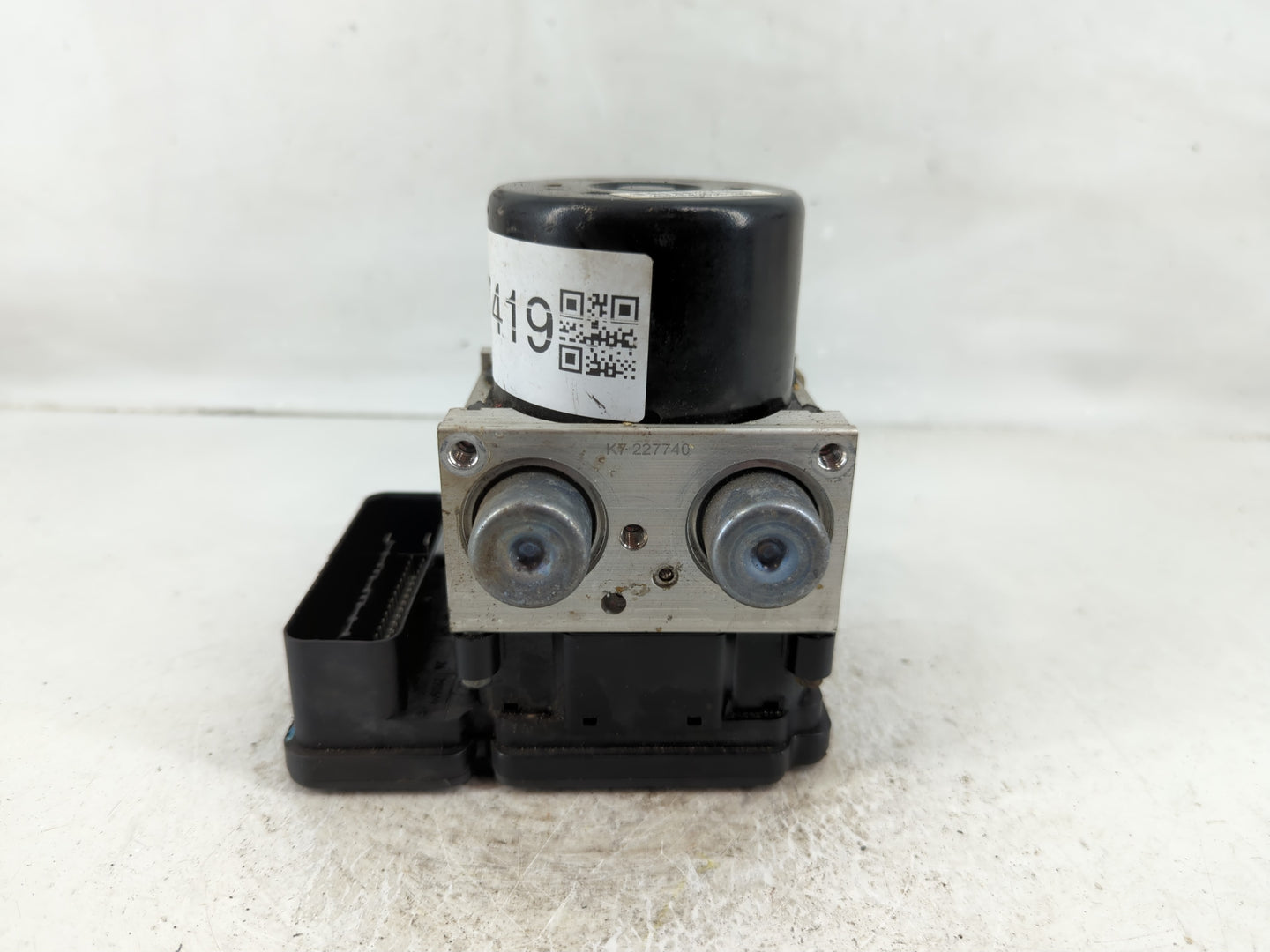 2017 Dodge Journey ABS Pump Control Module Replacement P/N:P68272500AD Fits OEM Used Auto Parts - Oemusedautoparts1.com