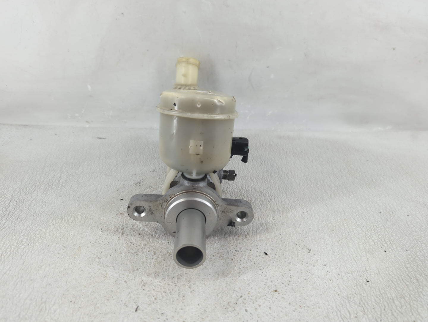 2017 Dodge Journey Brake Master Cylinder - Oemusedautoparts1.com