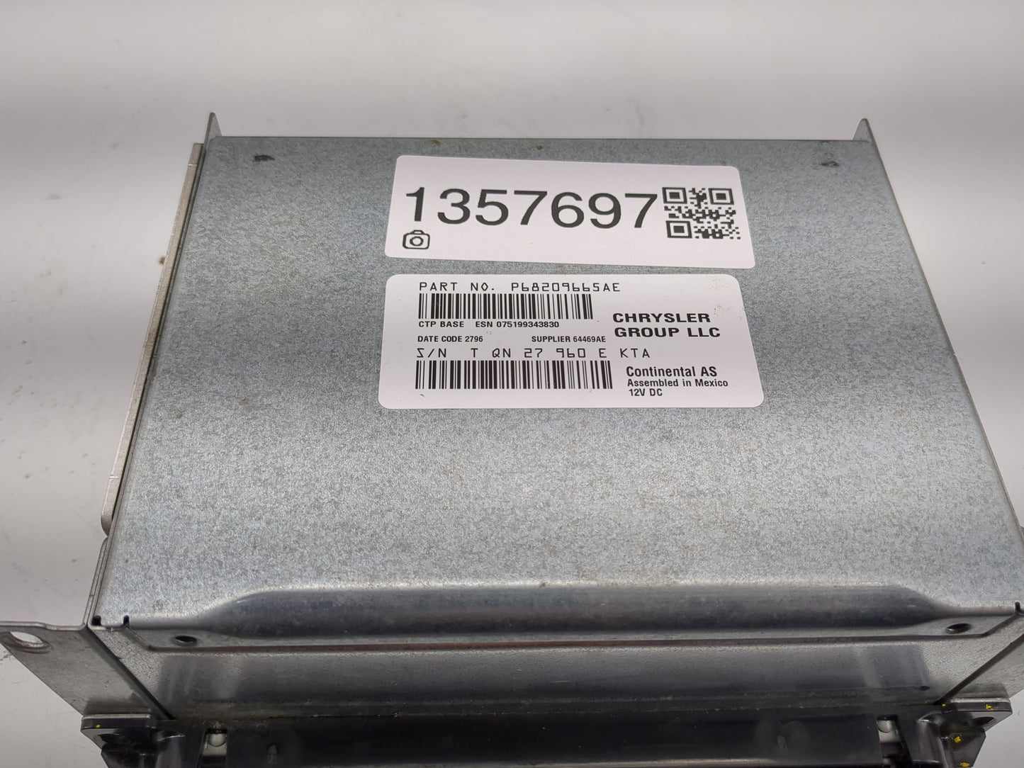 2018-2020 Dodge Journey Radio AM FM Cd Player Receiver Replacement P/N:P68209665AE Fits Fits 2018 2019 2020 OEM Used Auto Pa