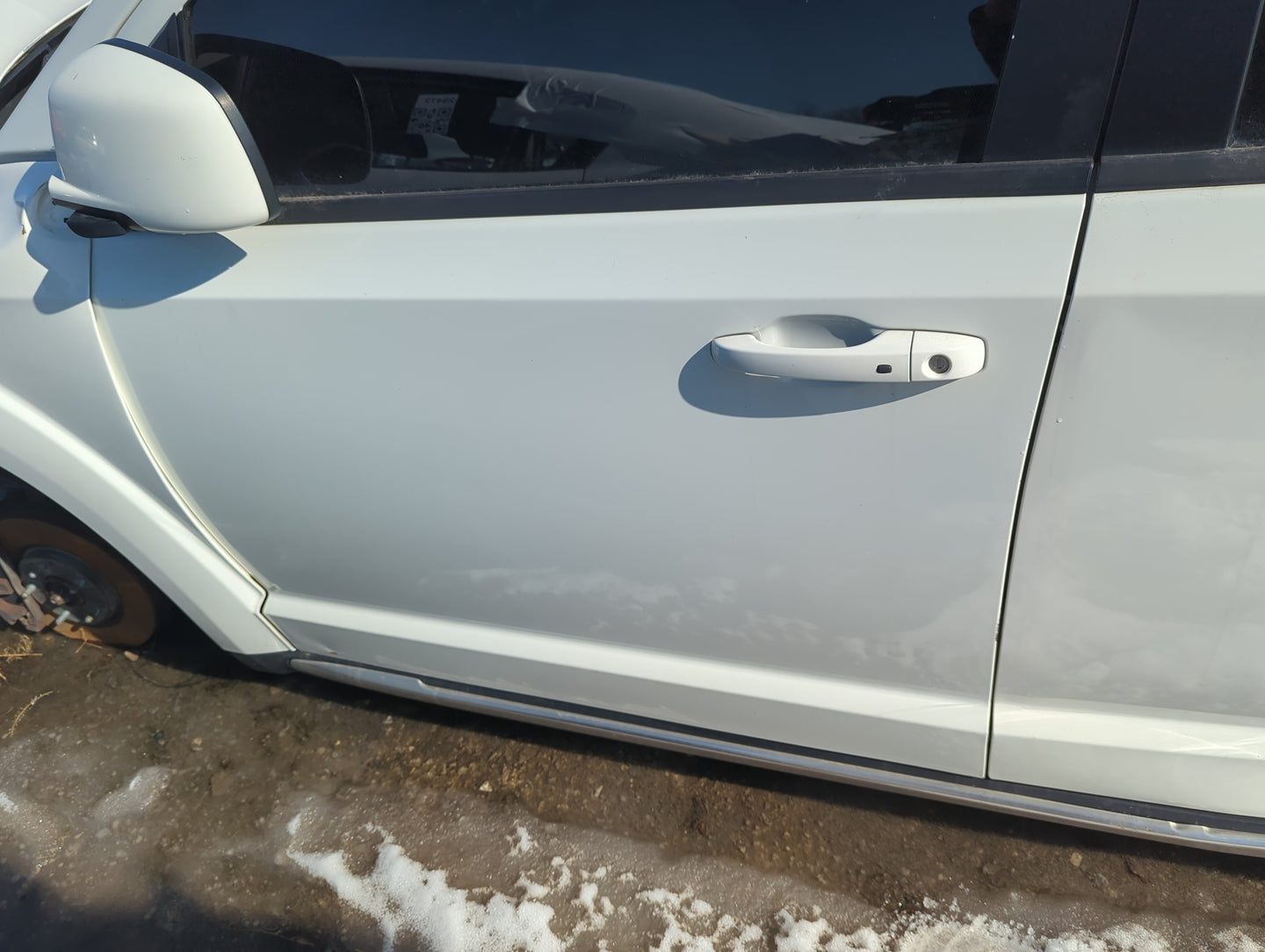 2017 Dodge Journey Driver Front Door Oem 1359457 - Oemusedautoparts1.com
