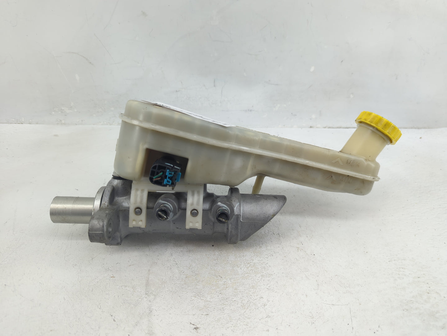 2017 Dodge Journey Brake Master Cylinder - Oemusedautoparts1.com