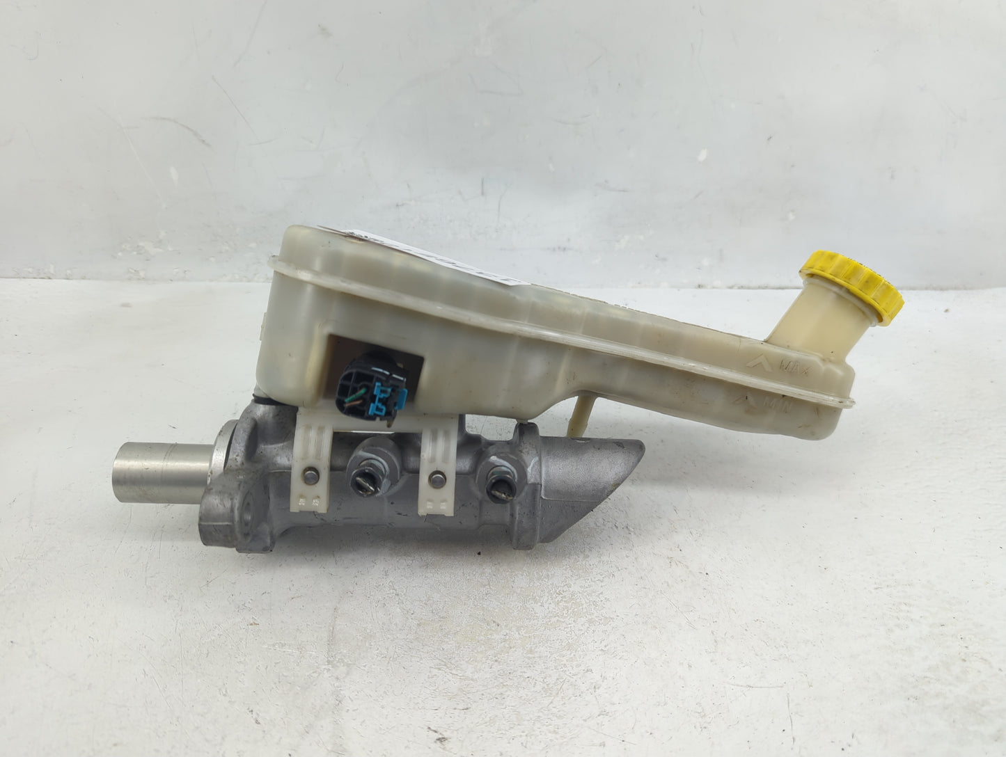 2017 Dodge Journey Brake Master Cylinder - Oemusedautoparts1.com