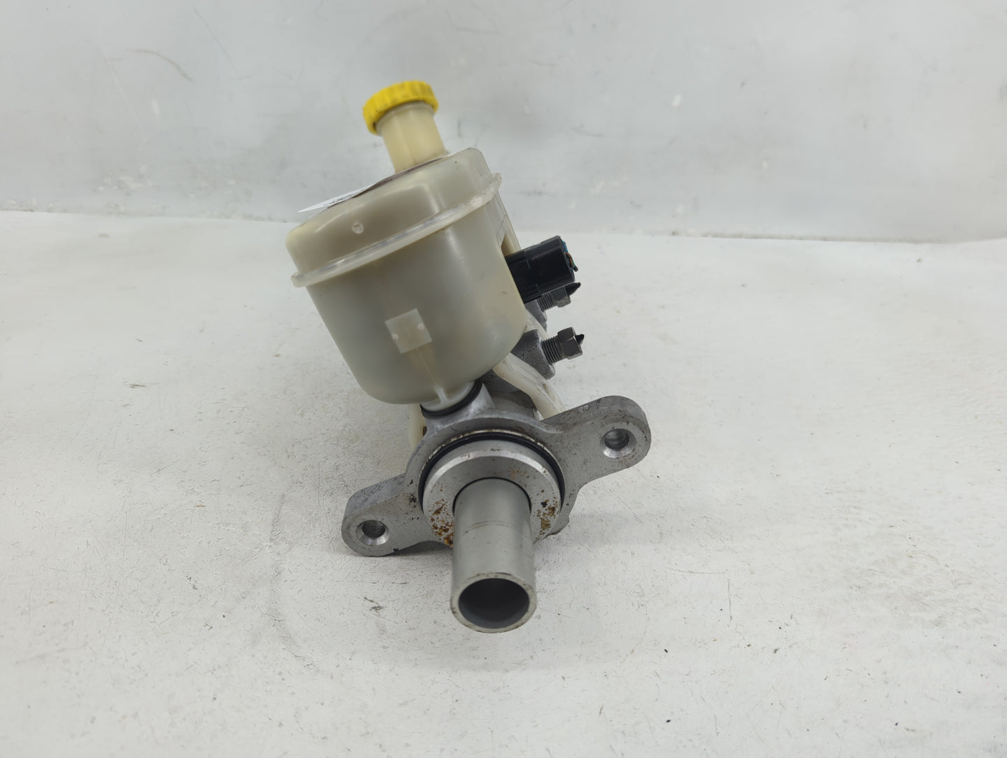 2017 Dodge Journey Brake Master Cylinder - Oemusedautoparts1.com