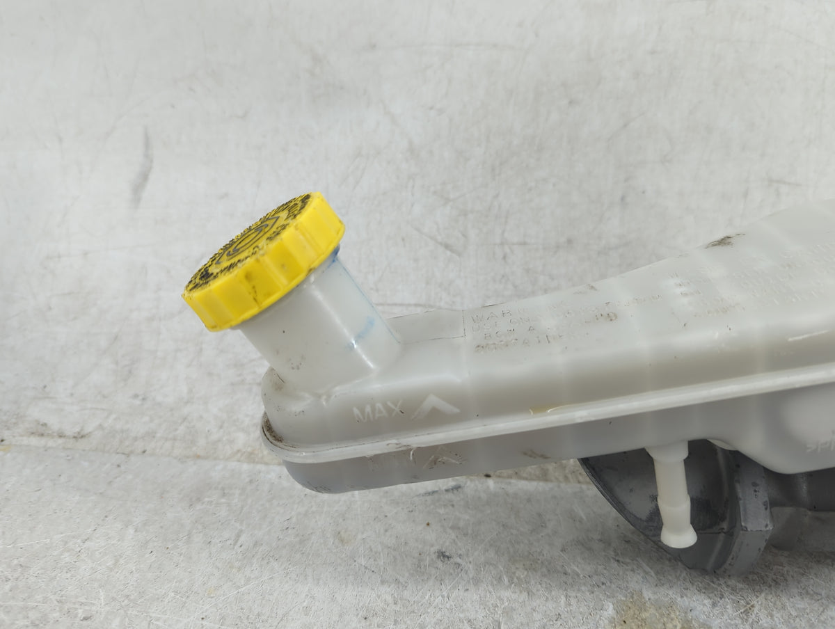 2017 Dodge Journey Brake Master Cylinder 1452076 - Oemusedautoparts1.com