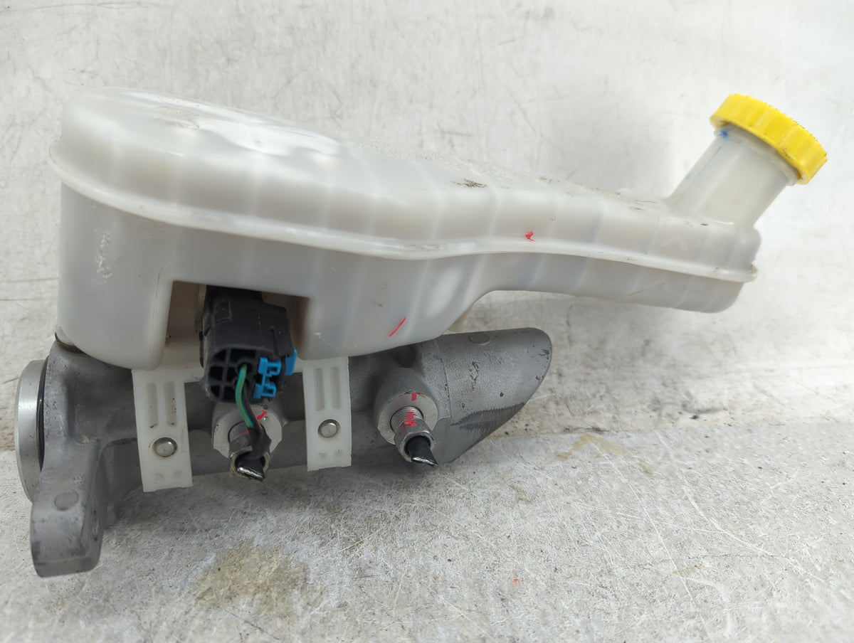 2017 Dodge Journey Brake Master Cylinder 1452076 - Oemusedautoparts1.com