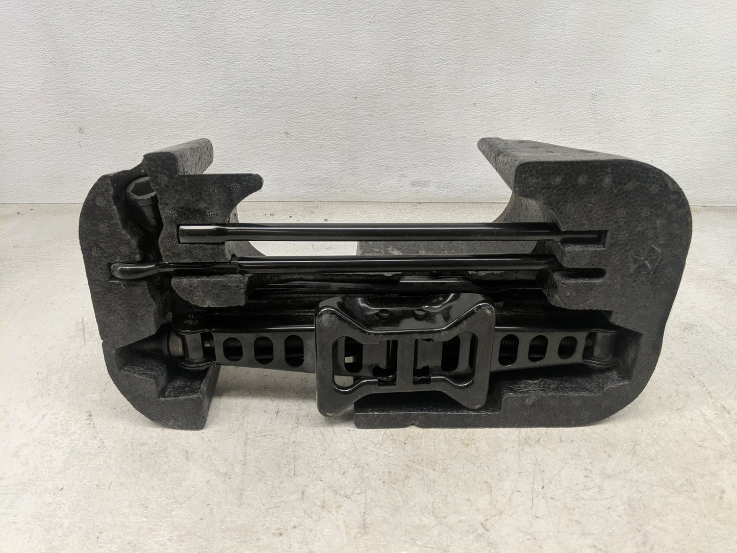2017 Dodge Journey Spare Scissor Car Jack 1460354 - Oemusedautoparts1.com
