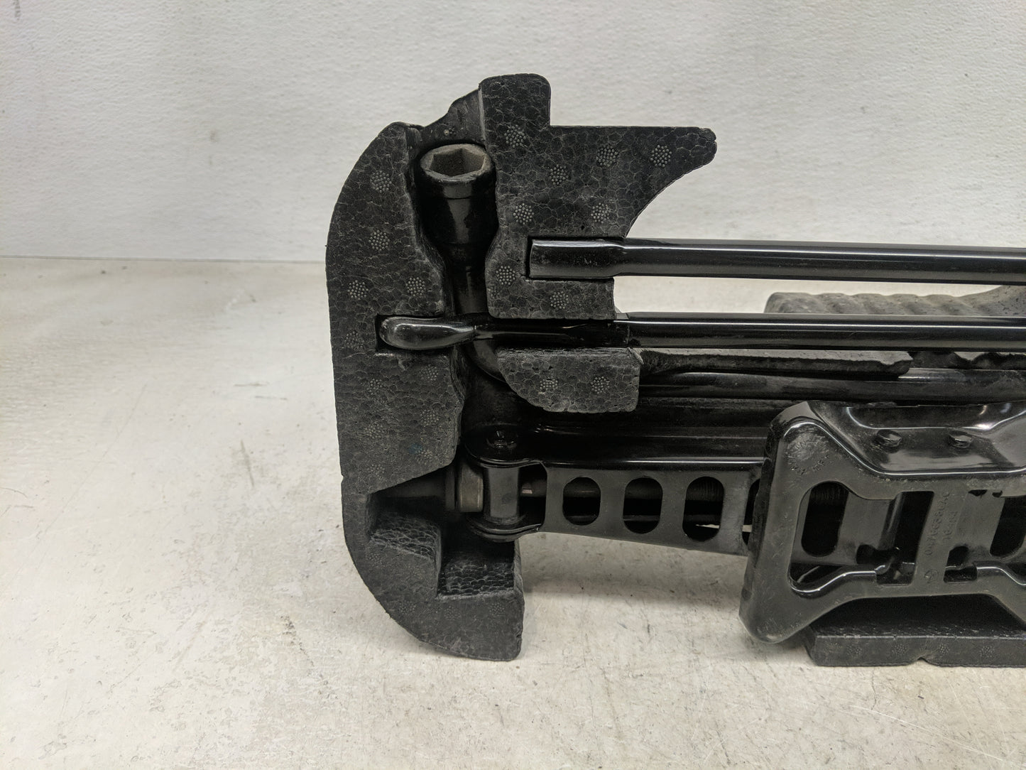 2017 Dodge Journey Spare Scissor Car Jack 1460354 - Oemusedautoparts1.com